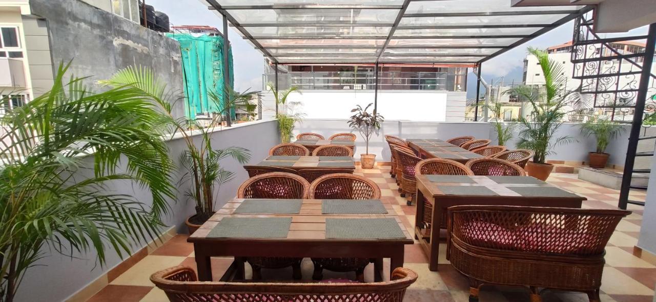 Hotel Pipal Tree カトマンズ エクステリア 写真